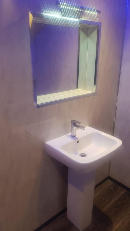 Highfields Living - All Rooms Ensuite- Free Wifi- Free Local Parking 谢菲尔德 外观 照片