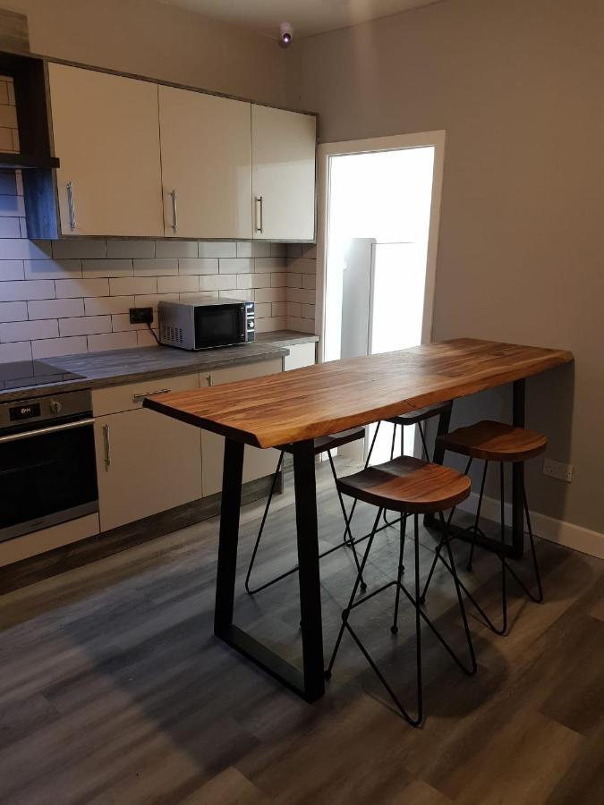Highfields Living - All Rooms Ensuite- Free Wifi- Free Local Parking 谢菲尔德 外观 照片