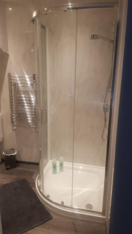 Highfields Living - All Rooms Ensuite- Free Wifi- Free Local Parking 谢菲尔德 外观 照片