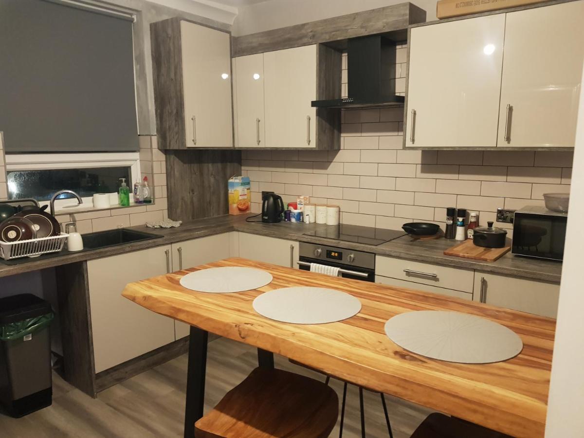 Highfields Living - All Rooms Ensuite- Free Wifi- Free Local Parking 谢菲尔德 外观 照片