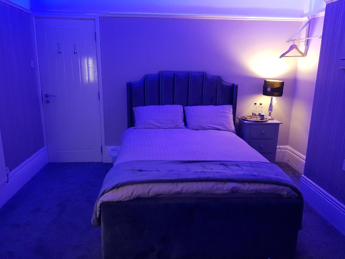 Highfields Living - All Rooms Ensuite- Free Wifi- Free Local Parking 谢菲尔德 外观 照片