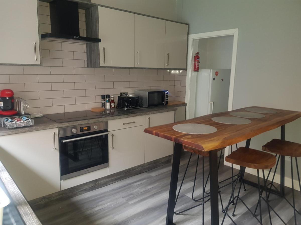 Highfields Living - All Rooms Ensuite- Free Wifi- Free Local Parking 谢菲尔德 外观 照片