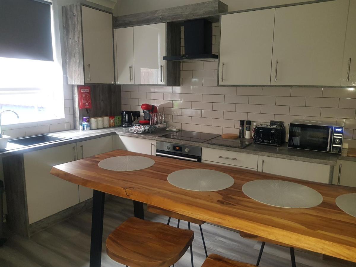 Highfields Living - All Rooms Ensuite- Free Wifi- Free Local Parking 谢菲尔德 外观 照片